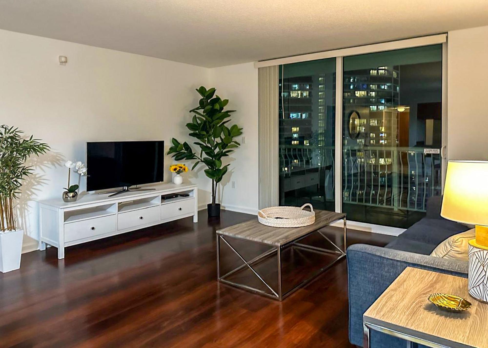 Star Yellow Brickell Miami